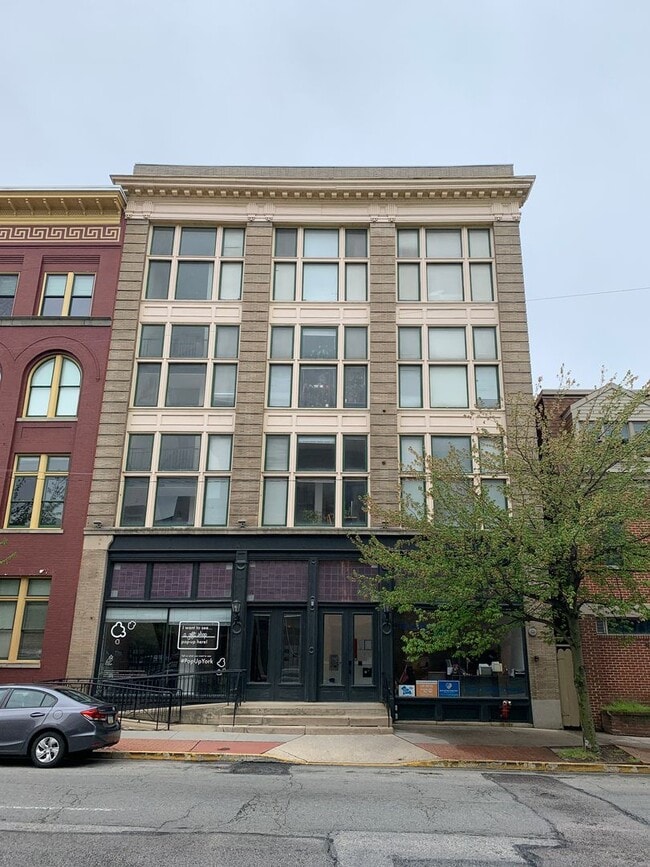 Building Photo - 238 N George St