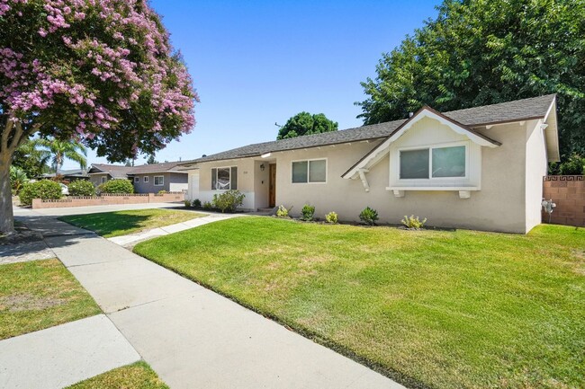 Building Photo - 3534 Hearst Dr