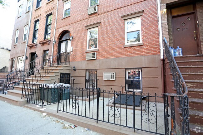 Building Photo - 317 Union St