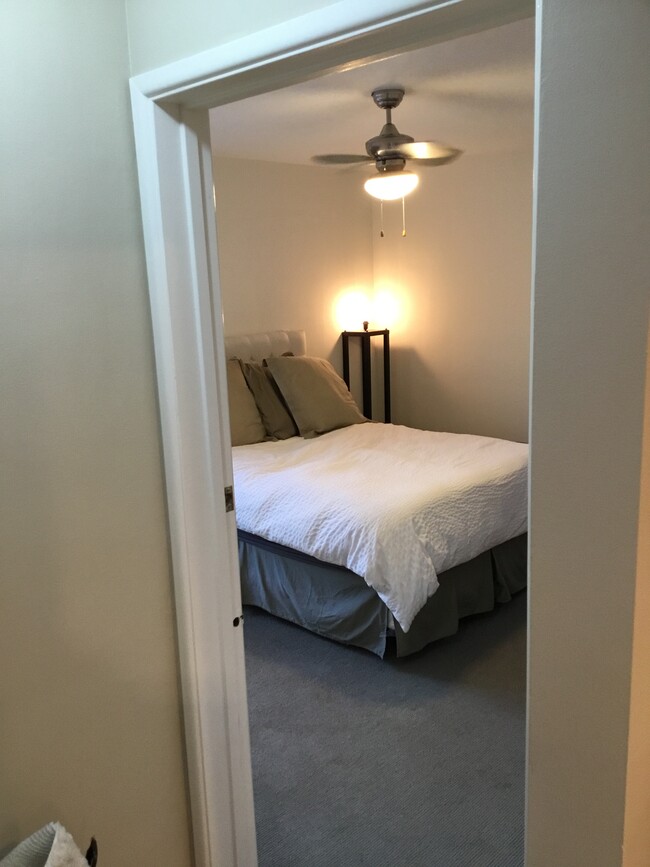 Foto del edificio - 3317 Caroline Ave