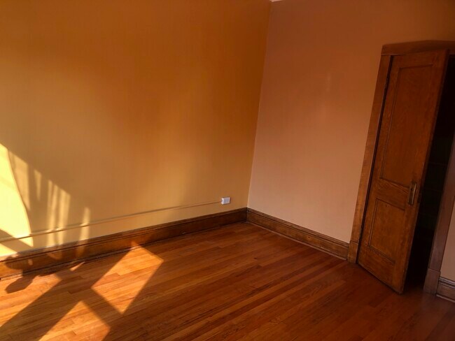 Foto del edificio - 2706 W Cermak Rd