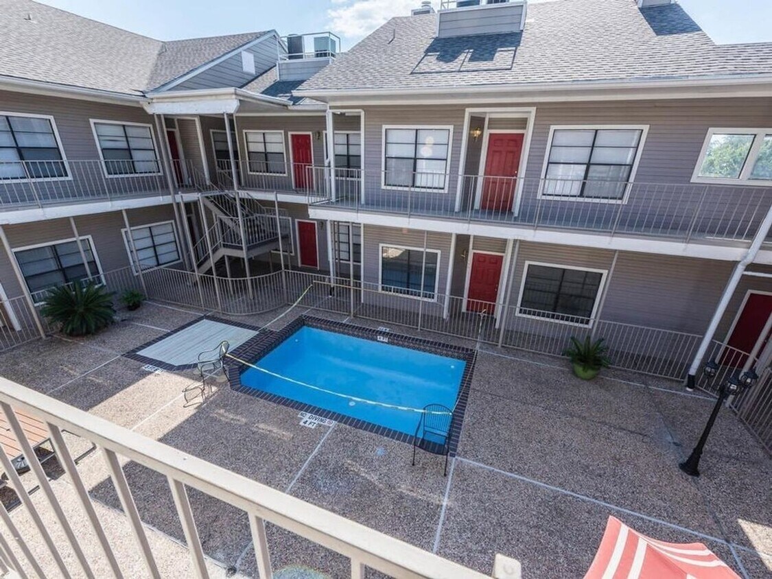 Foto del edificio - 1/1 Condo in Gated Community