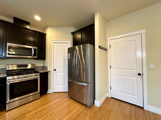 Foto del edificio - Well-Maintained Three Bedroom Home in North Salem