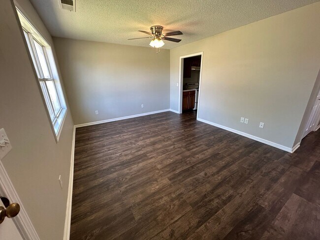 Building Photo - 1617 Campbell Dr