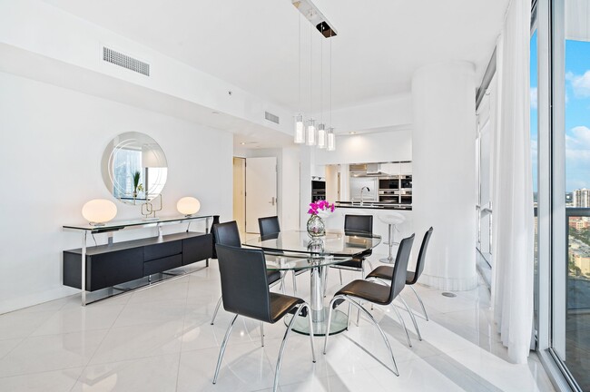Building Photo - 17121 Collins Ave