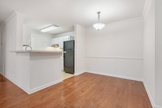 Building Photo - 527 Granville Ct