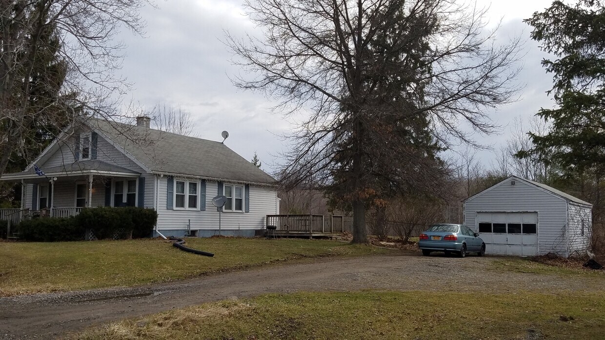 Primary Photo - 3Br 1.5 bath with a HUGE garage & Fenced yard