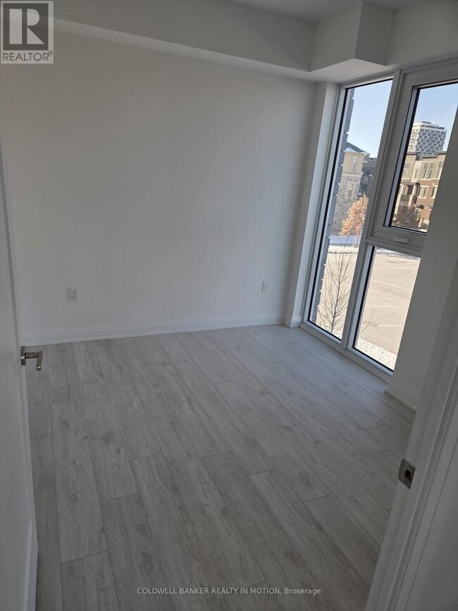 Photo du bâtiment - 412 Silver Maple Rd