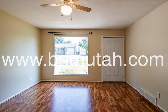 Building Photo - 1025 E Atkin Ave