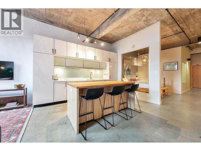 Building Photo - 546 Beatty St