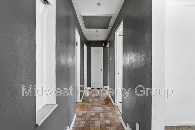Building Photo - 4452 Eminence Blvd