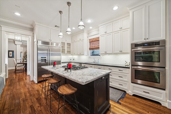 Building Photo - 1030 Waverly St