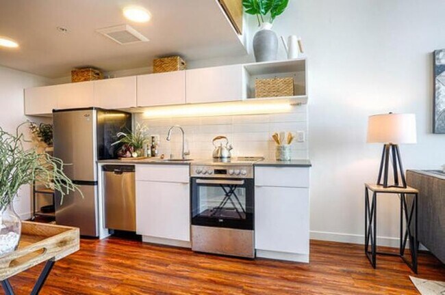 Building Photo - 1 bedroom in Seattle WA 98102