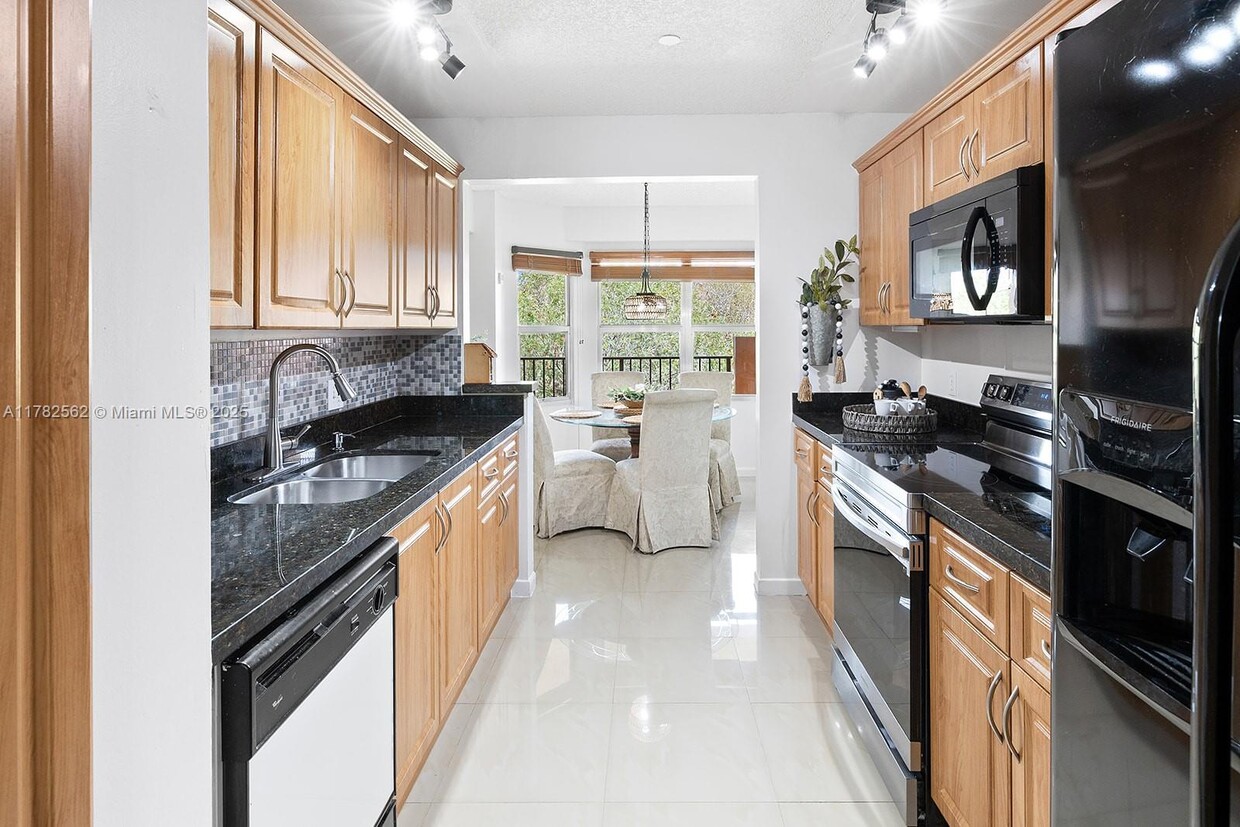 Primary Photo - 701 SW 141st Ave