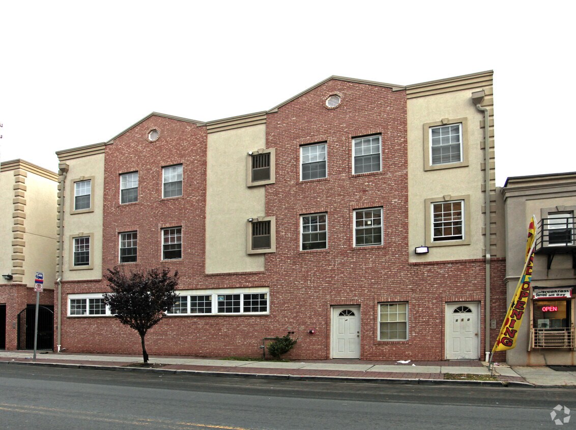 Foto principal - 104 1st St