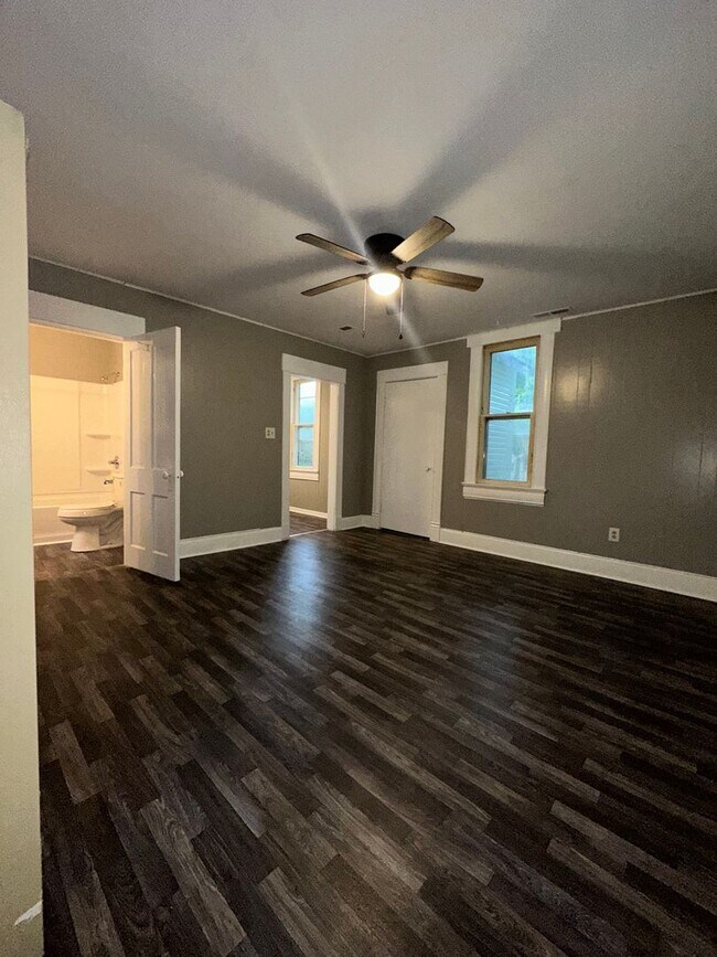 Foto del edificio - 2230 N Ramsey Ave