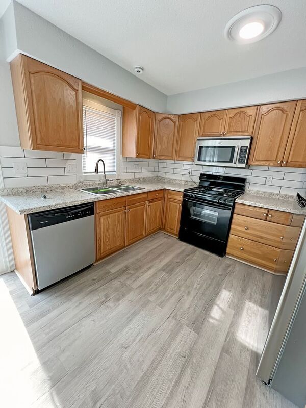 Foto del edificio - 1119 Lake Maurer Rd