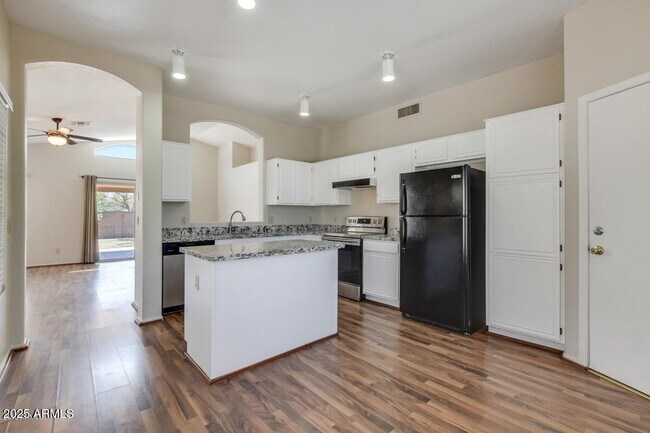 Foto del edificio - 7409 W Crest Ln