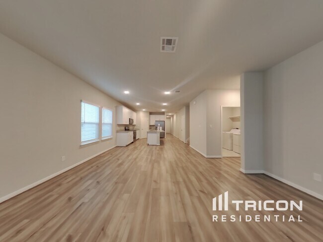 Foto del edificio - 13524 Paxton Blvd