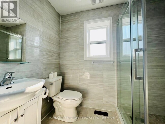 Photo du bâtiment - 1342 Weston Rd