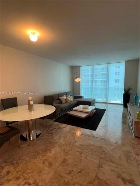 Foto del edificio - 186 SE 12th Terrace