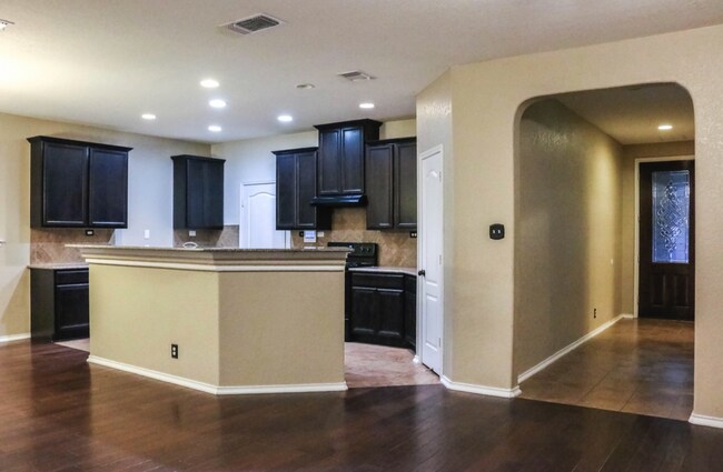 Building Photo - BEAUTIFUL  4 bedroom, 3 FULL bath