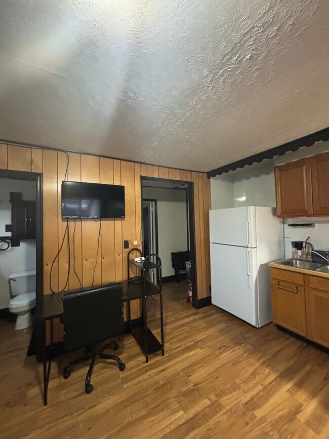 Foto del edificio - All utilities included 1 bedroom furnished unit / Located in North Pole AK / No pets