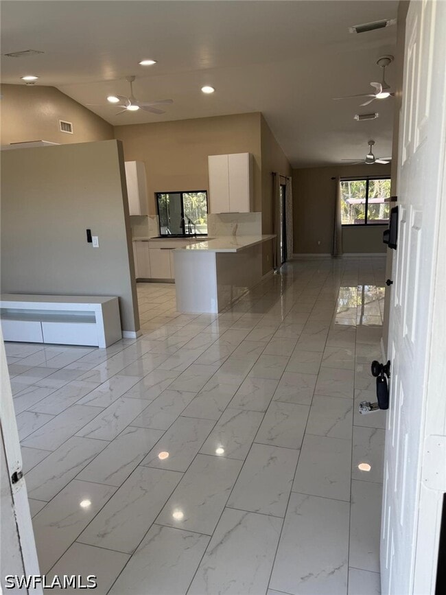 Foto del edificio - 1325 SW 28th St