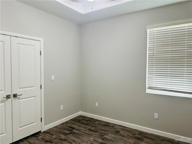 Foto del edificio - 1103 Sugar Gdn Dr