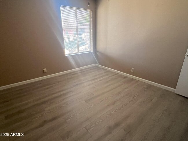 Building Photo - 543 W Pampa Ave