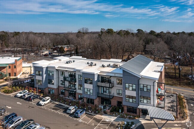 Building Photo - 515 N Churton St
