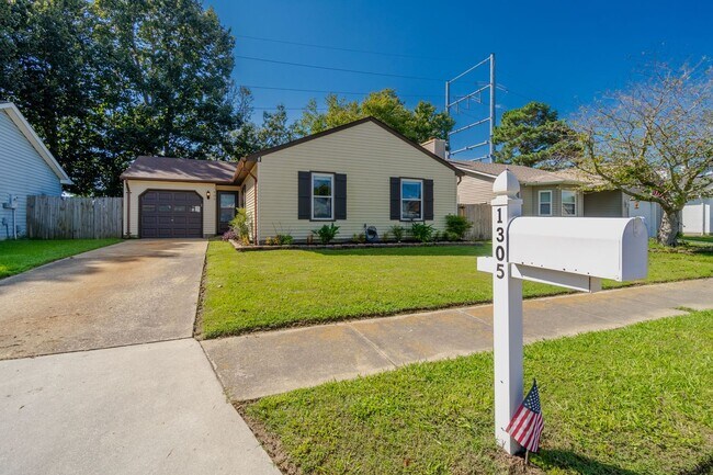 Building Photo - Beautiful 3 bedroom 2 bath house w/attached garage.