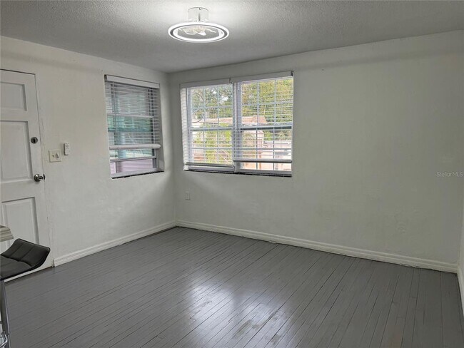 Building Photo - 1316 E Gore St