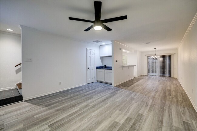 Foto del edificio - 2513 Bering Dr