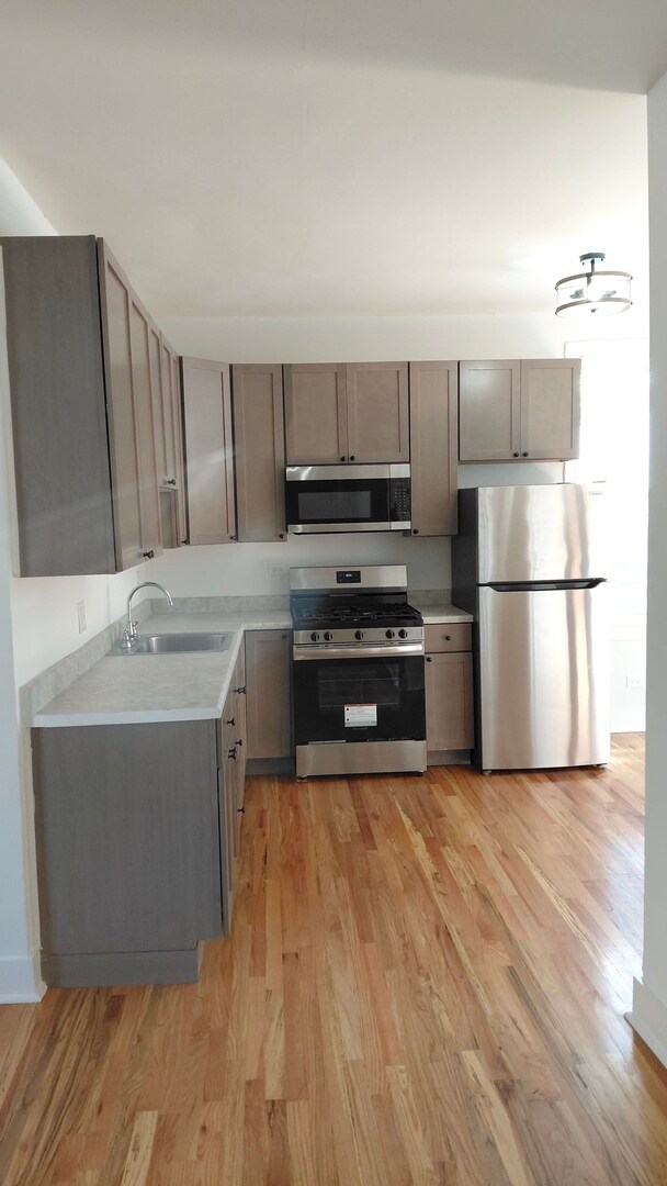 Foto del edificio - 3915 W Potomac Ave