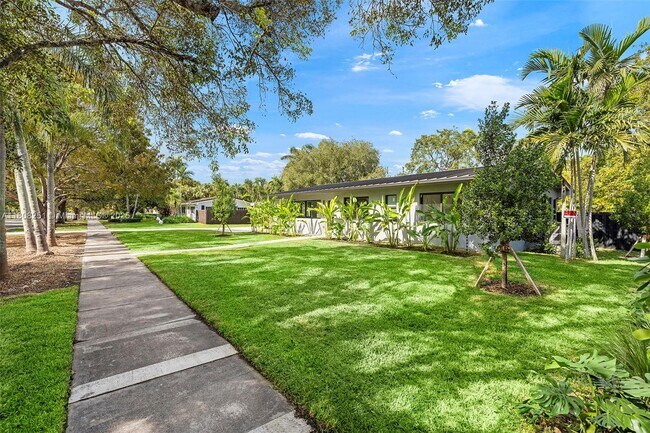 Foto del edificio - 7445 SW 128th St