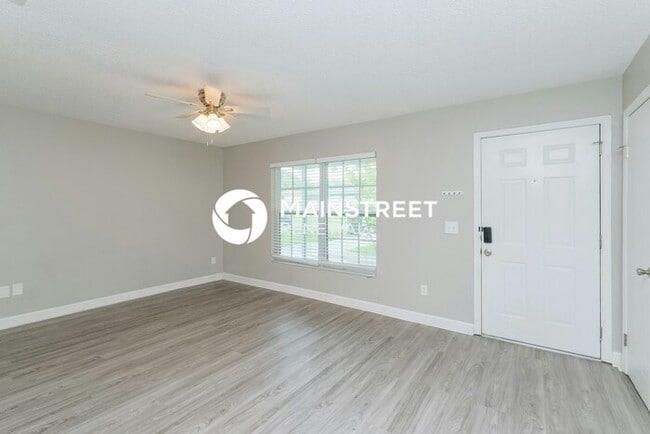 Building Photo - 2304 Leonard Dr