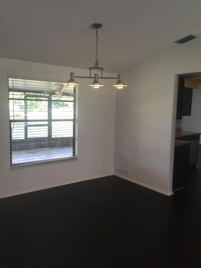 Foto del edificio - 5203  Michael Avenue