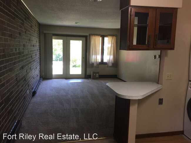 Building Photo - 2 br, 1 bath House - 611 Birch Apartment F