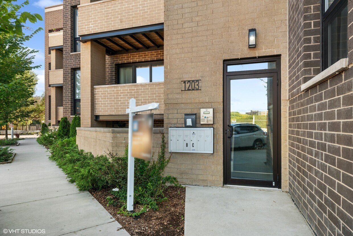 Primary Photo - 1203 W Superior St