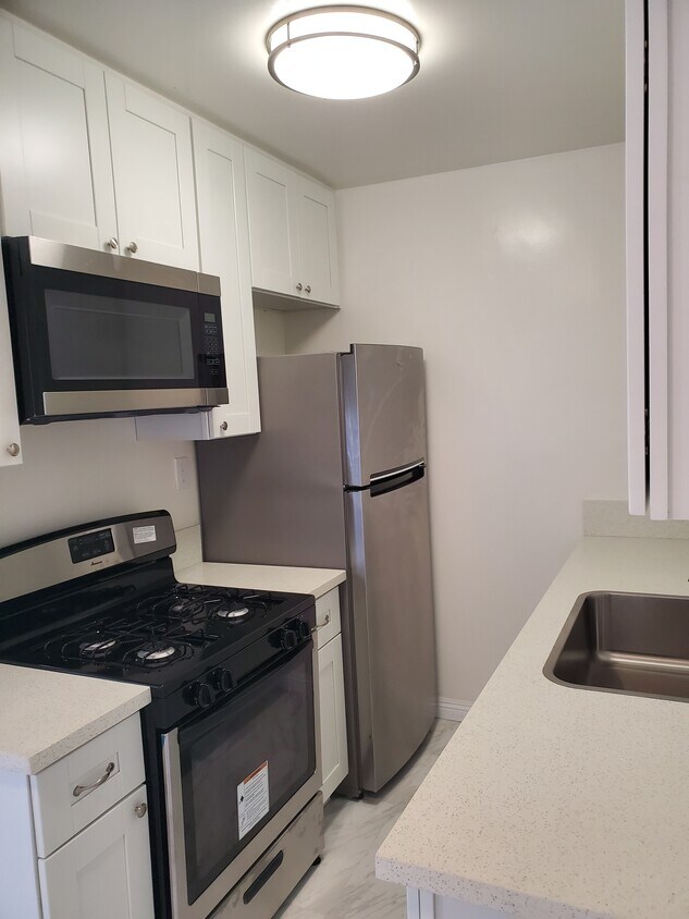 Foto principal - 711 S Sierra Vista Ave