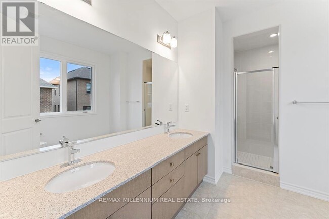 Building Photo - 17 Aster Woods Dr