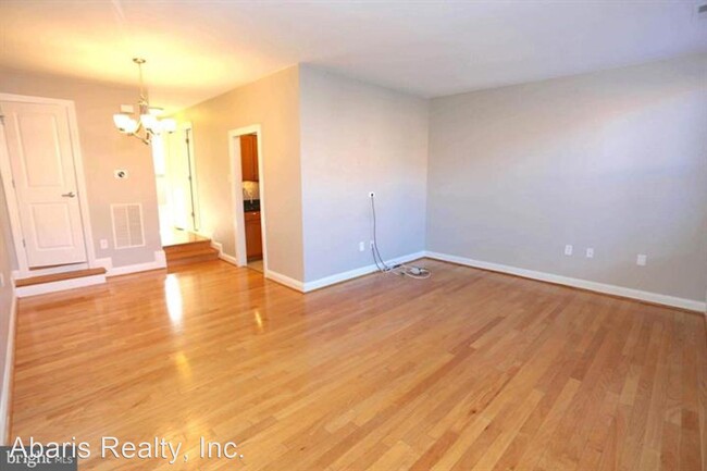 Building Photo - 1 br, 1 bath House - 13 14th Street NE #13