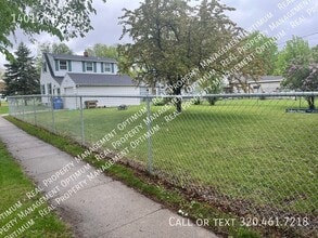 Building Photo - 1401 7th St N