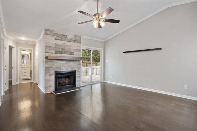 Foto del edificio - 2400 Calvert Dr