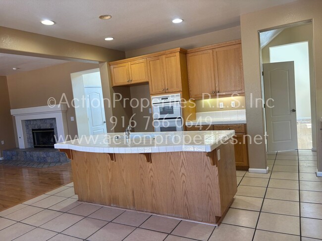 Foto del edificio - Beautiful West Roseville Home 5 bed 3 bath...