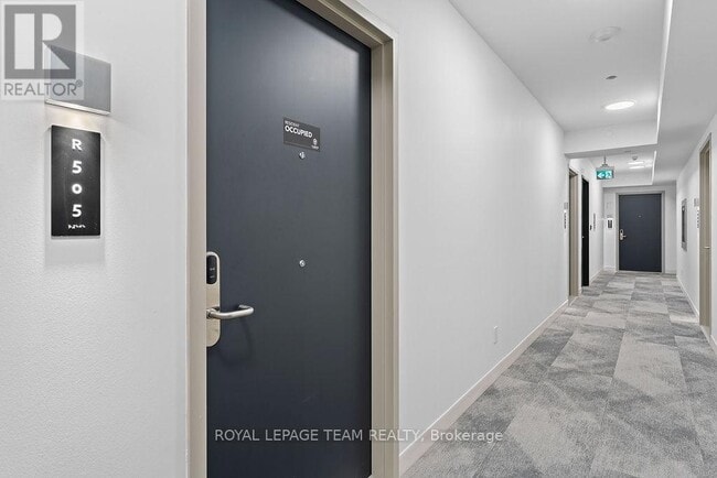 Building Photo - 180 George St