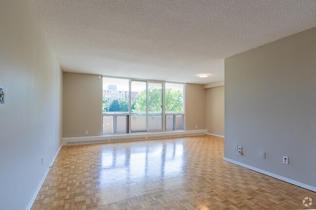 2BR, 1BA - 895SF - Living Room - Summit Place