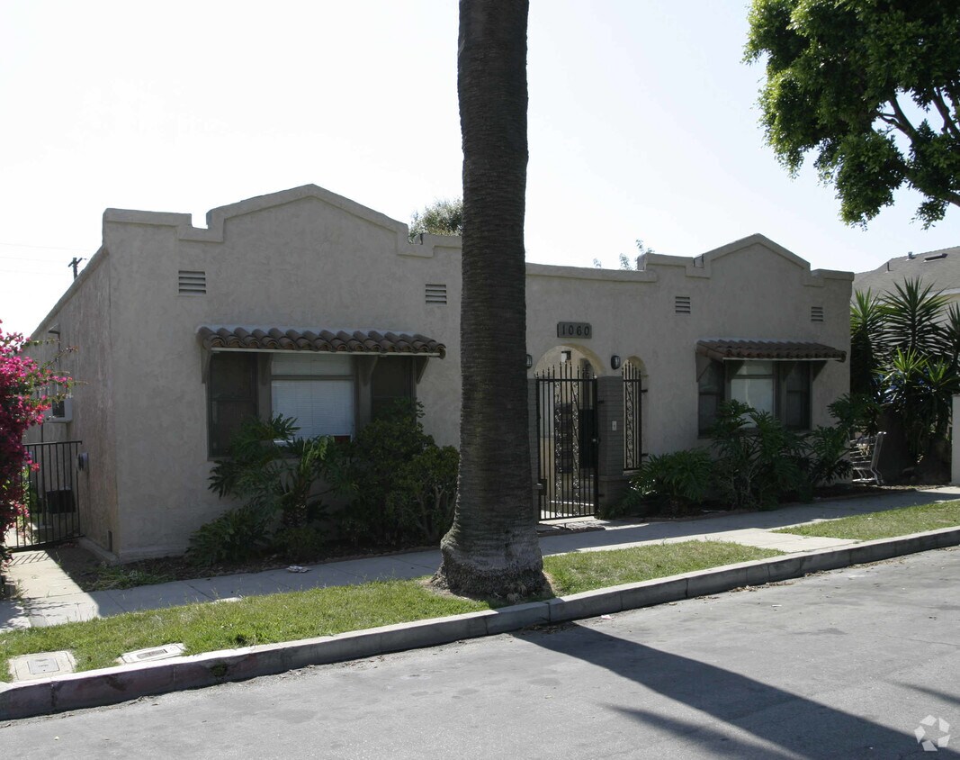Foto del edificio - 1060 Newport Ave