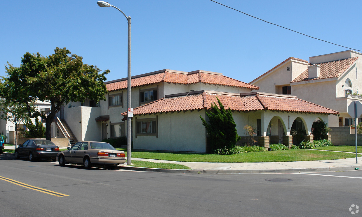 Primary Photo - 16742 Hoskins St